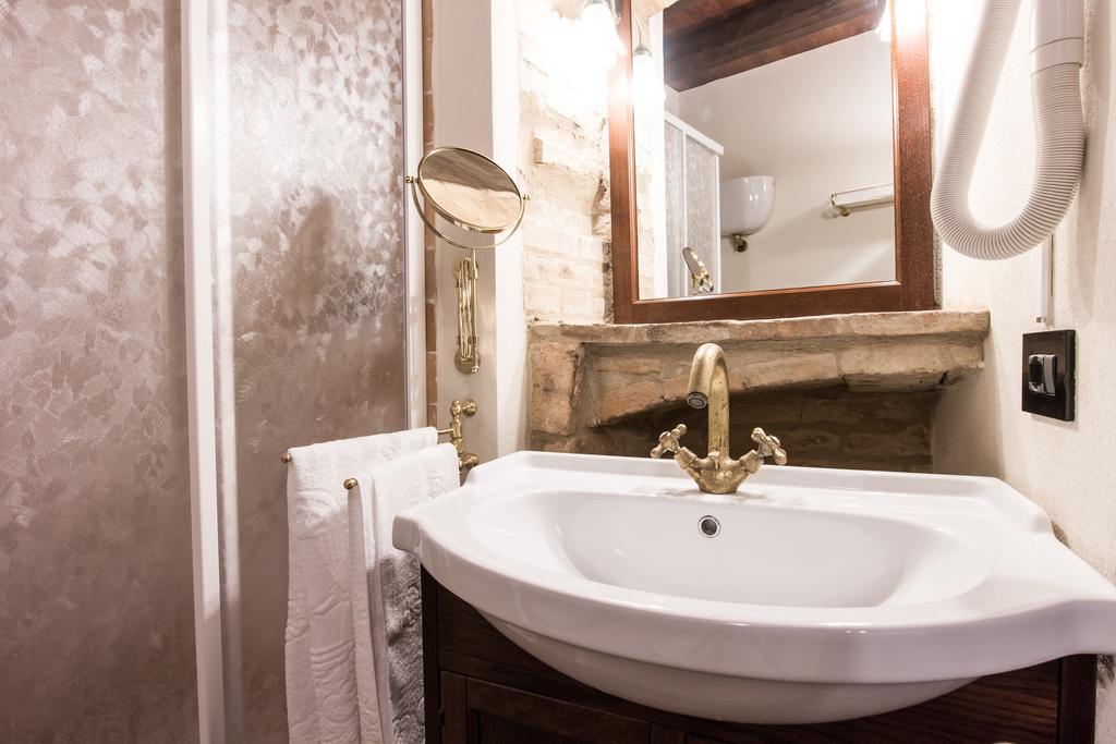 Montecchio  Domus In Castro B&B 객실 사진